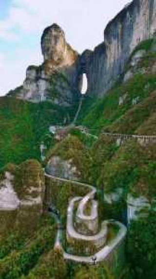 张家界旅游景点全景图？张家界旅游景点全景图天门山？