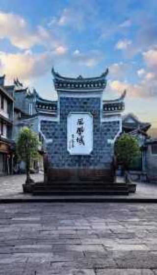 凤凰古城周边景点推荐，凤凰古城周边景点推荐不爬山的？