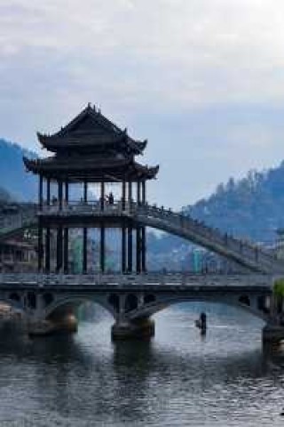 凤凰古城周边景点推荐，凤凰古城周边景点推荐不爬山的？