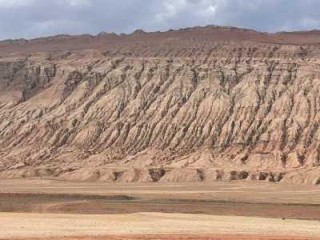 吐鲁番火焰山景区？吐鲁番火焰山景区图片？