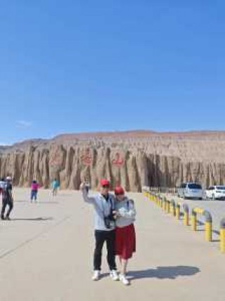 吐鲁番火焰山景区？吐鲁番火焰山景区图片？