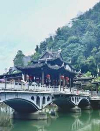 凤凰古城周边景点推荐，凤凰古城周边景点推荐不爬山的？